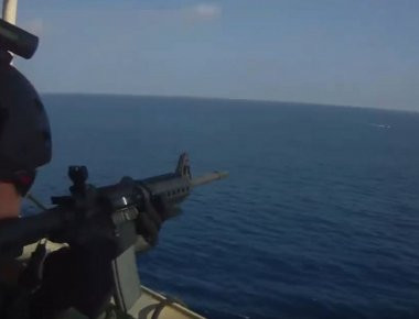 Βίντεο: Μισθοφόροι πλοίου αποτρέπουν αιφνιδιαστική επίθεση Σομαλών πειρατών